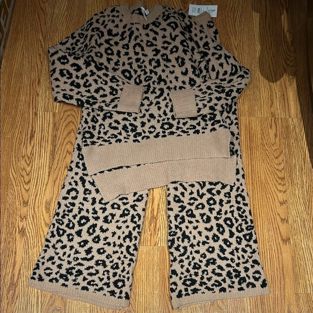 Leopard Print Women's Pajama Set - Picture 1 of 3